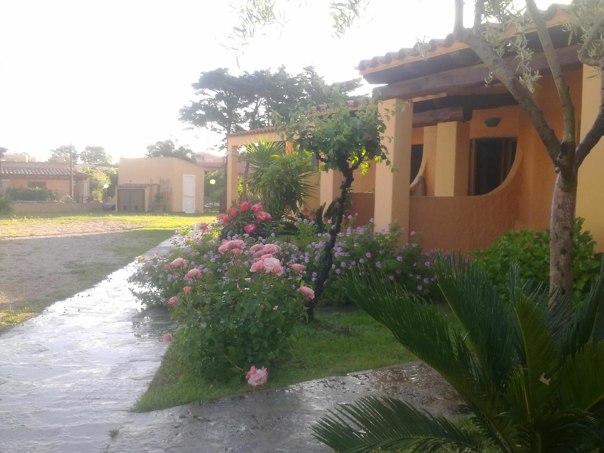 Residence La Pineta Budoni Exterior photo